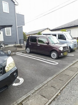 【駐車場】 | ヴィラエミネンスＡ | 車をお持ちの方に嬉しい駐車場付きの物件です