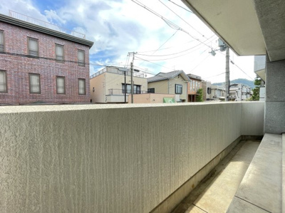 【展望】 | ベレビュー北山 | 南側バルコニー
陽当たりの良い南向きバルコニー。明るく開放感があり、洗濯物も気持ちよく干せる心地よい空間です。