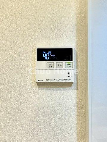 なぎさニュータウン3号棟の発電・温水設備|【給湯リモコン】外での一日を忘れさせてくれるオートバス機能でお好みの湯量・温度に調整された浴槽。