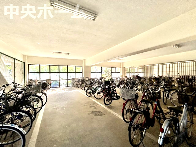 なぎさニュータウン3号棟の駐輪場|【自転車置き場】最新の空き状況や費用などの詳細は担当スタッフまでお問い合わせください。