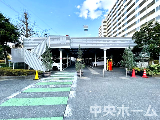 なぎさニュータウン3号棟の駐車場|【敷地内駐車場】最新の空き状況や費用などの詳細は担当スタッフまでお問い合わせください。