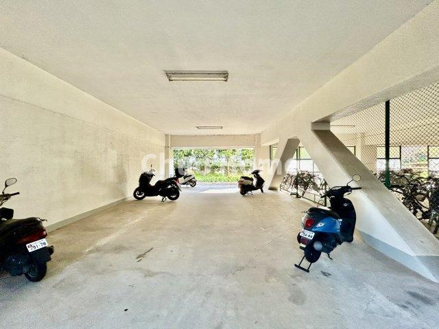 なぎさニュータウン3号棟の駐車場|【バイク置場】最新の空き状況や費用などの詳細は担当スタッフまでお問い合わせください。