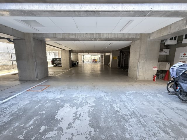 プラネスーペリア西長堀の駐車場