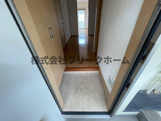 三鷹市上連雀１丁目のアパートの玄関