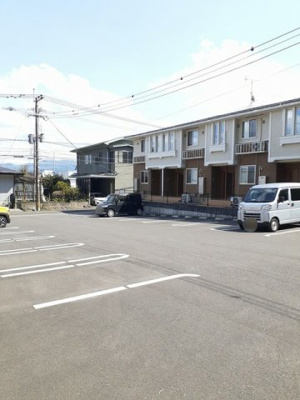 【駐車場】 | メゾン・ド・コンフォート　Ⅰ | 駐車場があるので、車を買う予定の方も安心です