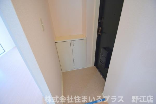 フラワーハイム鶴見の玄関