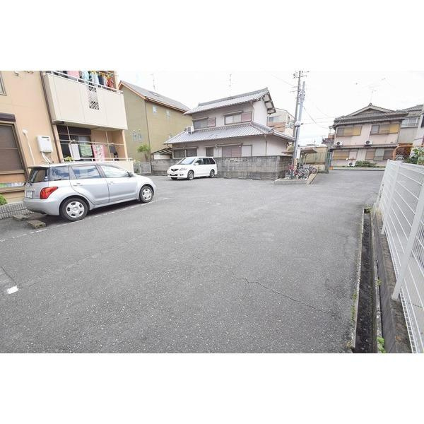 フラワーハイム鶴見の駐車場