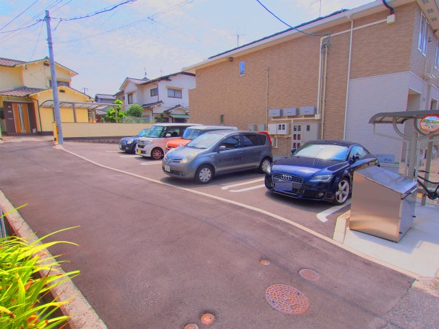 メゾン　アンジュの駐車場