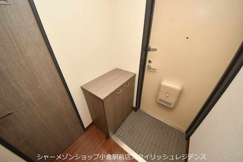 ロイヤルエレガンスの玄関