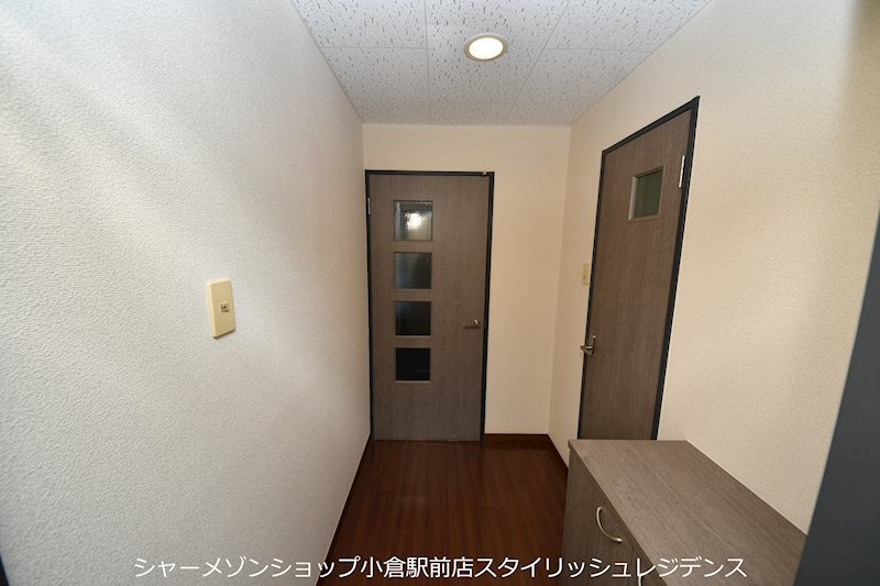 ロイヤルエレガンスの玄関