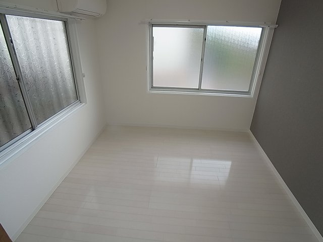 ビーコート鈴蘭台パートIの内装|多採光角部屋で日当たり良好