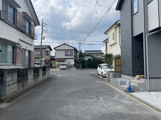 【前面道路含む現地写真】 | LIGARE　KIS久喜市中妻2期　新築戸建　全1棟　1号棟
