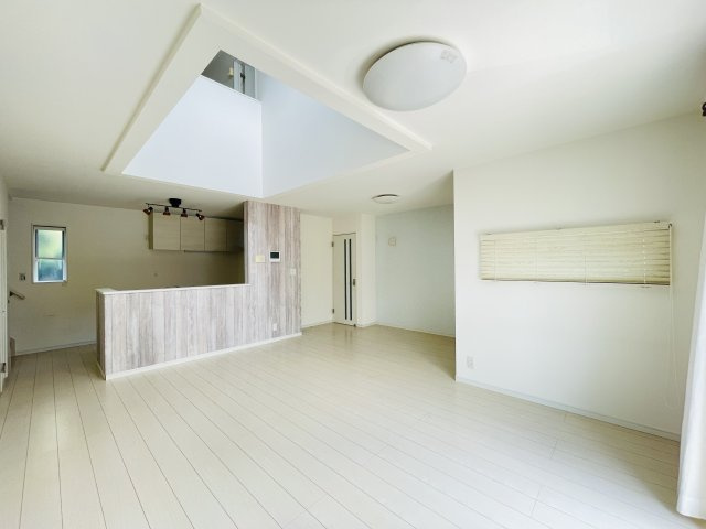【居間・リビング】 | 宮代町宮代台1丁目　中古戸建