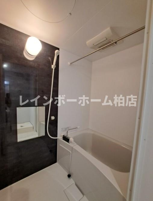 特典：仲介手数料が無料です!!の浴室