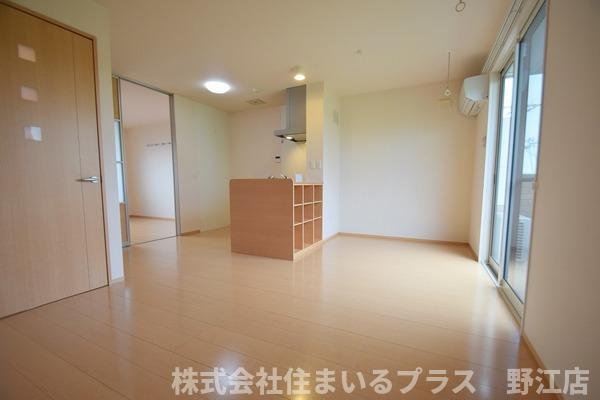 メイト城北Ａ棟の居間・リビング