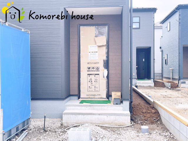 上尾市平方　2期　新築一戸建て　リーブルガーデン　01の玄関|8/17撮影