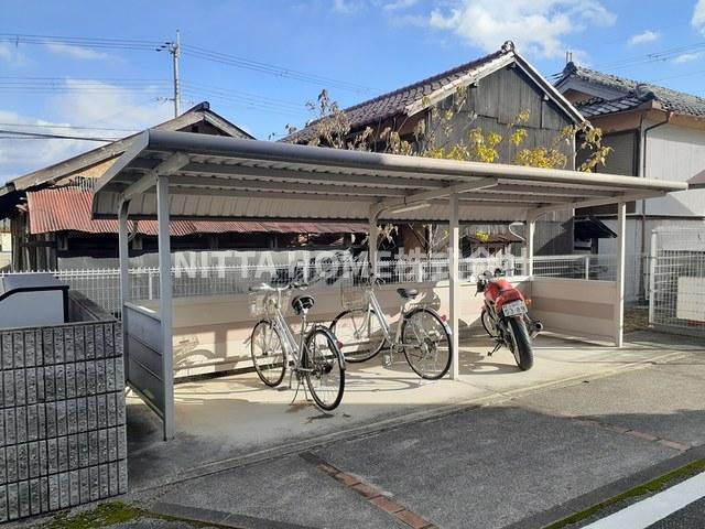 丹波篠山市野中のアパートのその他共用部分|屋根付きの駐輪場になります◎