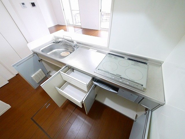 リザイア　Ａ棟のキッチン|コンパクトなキッチンで掃除もラクラク