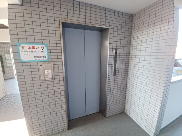 パレス梨花のエントランス