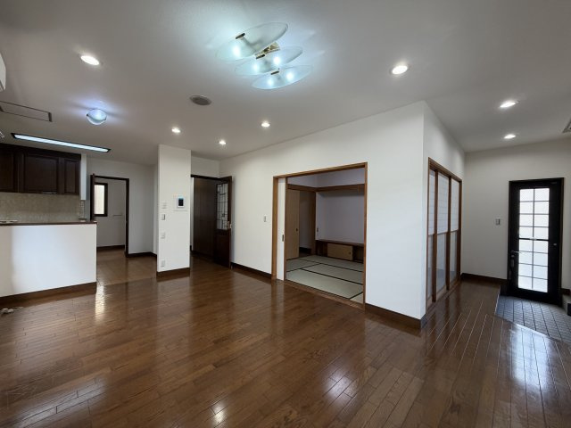 【現地画像あり】平塚市ふじみ野　中古戸建　76.44坪の外観|敷地広々76坪！ゆとりの大型6SLDK◎
大家族や二世帯住宅、事務所など多用途にお使いいただけます♪