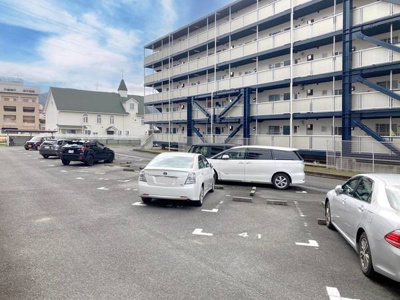 【駐車場】 | ビレッジハウス春日Ⅰ2号棟 | 車をお持ちの方に嬉しい駐車場付きの物件です