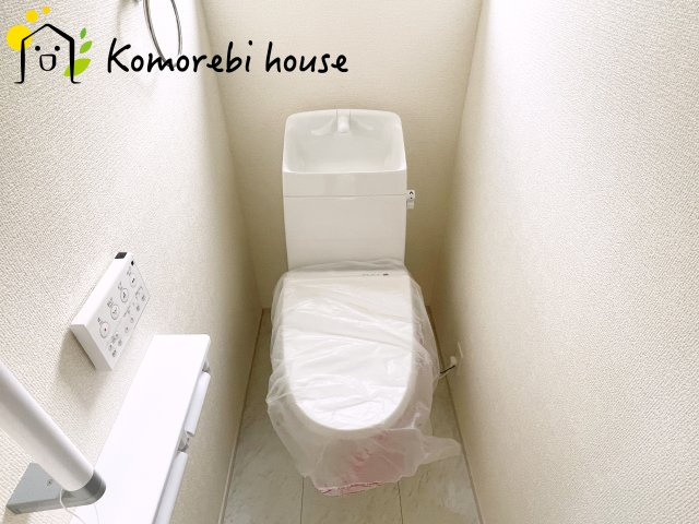上尾市平方　2期　新築一戸建て　リーブルガーデン　02のトイレ|落ち着いた色調のトイレです