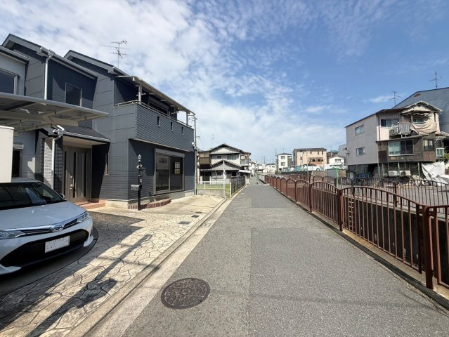 堺市中区深井中町　中古戸建の前面道路含む現地写真