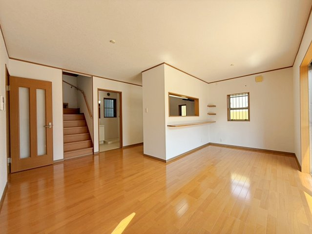堺市中区深井中町　中古戸建の居間・リビング