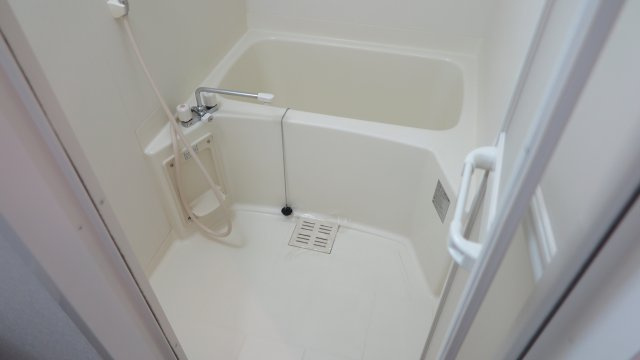 コンチネンタル難波東の浴室