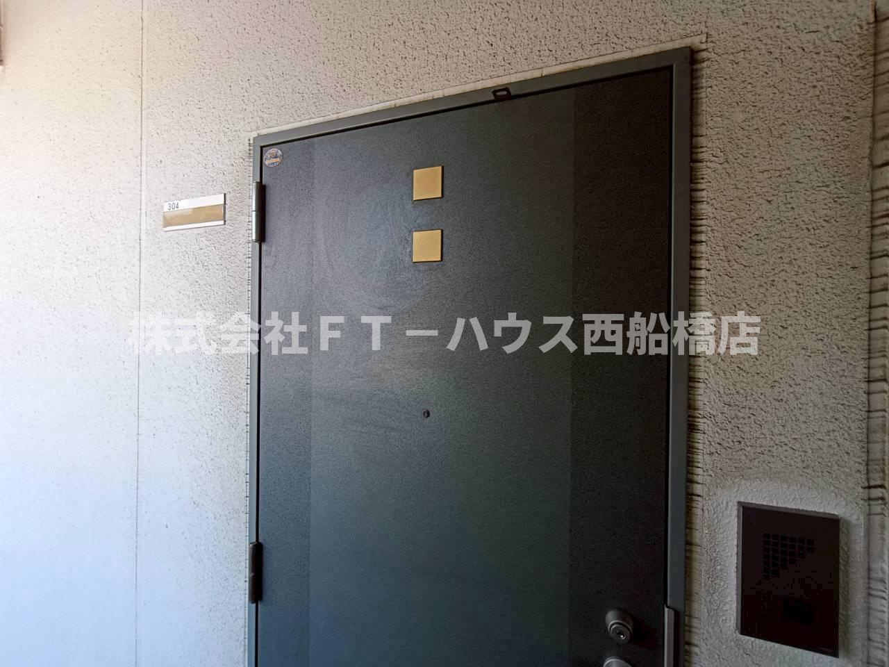 S-FORT船橋rootsの玄関