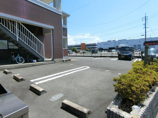 サンパティークの駐車場