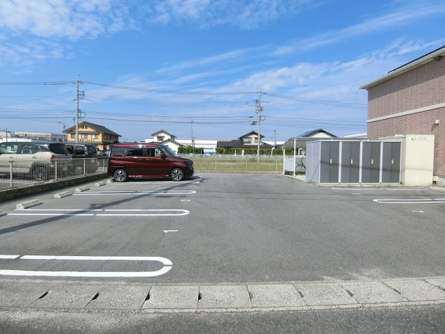 ユニヴァリィ　コンフォートの駐車場