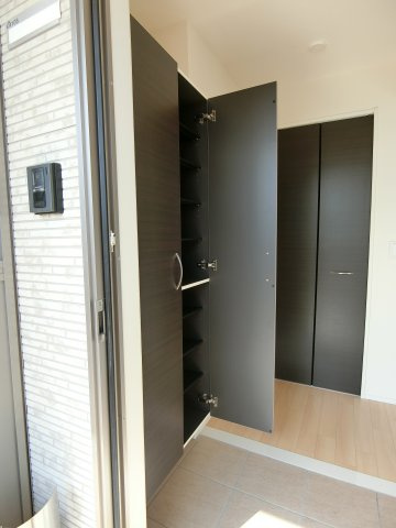 ユニヴァリィ　コンフォートの収納|イメージ写真105号室（反転あり）