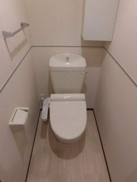 ビエント A棟のトイレ|ゆったりとした空間のトイレです
