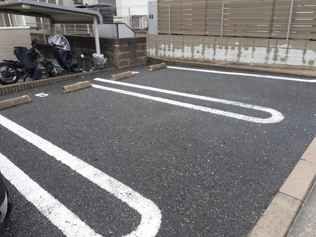 グランソレイユ楠葉の駐車場|駐車場です