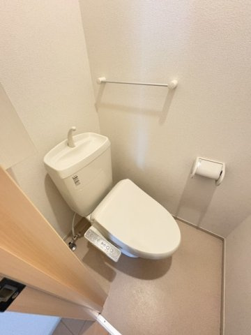 グランソレイユ楠葉のトイレ|落ち着いたトイレです