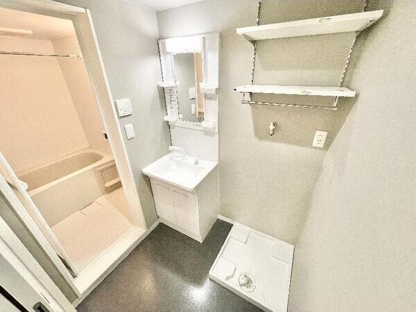 シャンテ六番町(シャンテロクバンチョウ)の洗面所