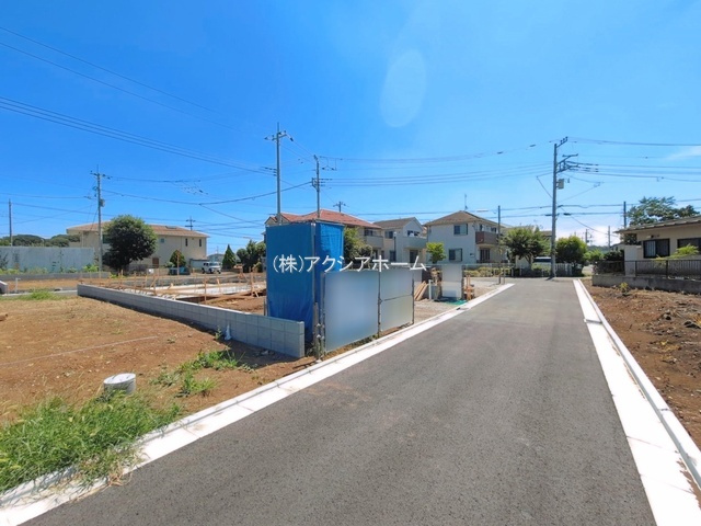 所沢市中富・全13棟　新築一戸建　12号棟　～収納充実～の前面道路含む現地写真|2026年8月5日撮影