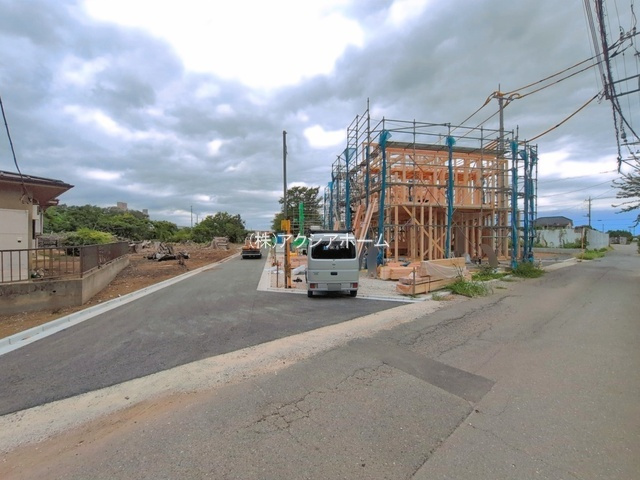 所沢市中富・全13棟　新築一戸建　12号棟　～収納充実～の前面道路含む現地写真|2026年8月27日撮影