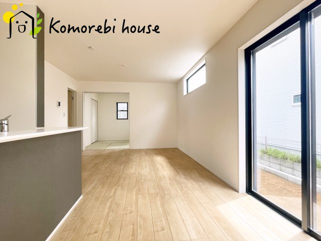 上尾市平方　2期　新築一戸建て　リーブルガーデン　03の居間・リビング|こちらのリビングで趣味の時間をお楽しみください