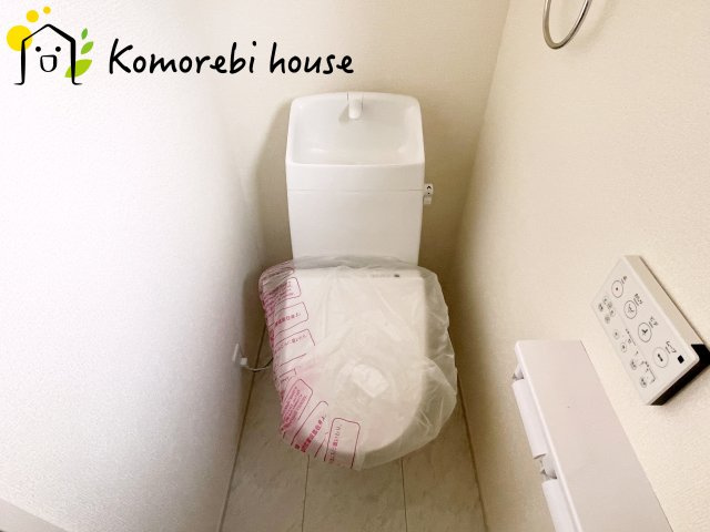 上尾市平方　2期　新築一戸建て　リーブルガーデン　03のトイレ|落ち着いたトイレです