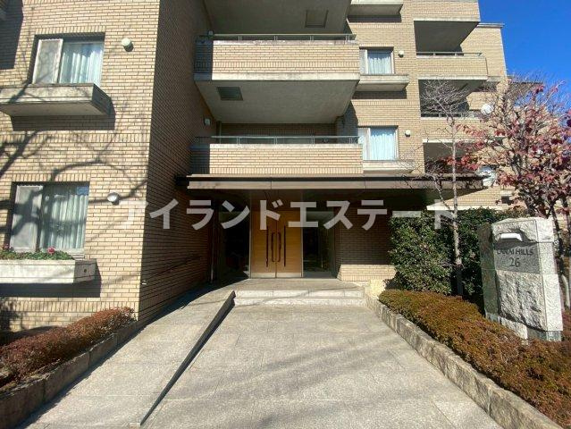LANAI HILLS 26　角部屋　宅配BOX　オートロックのエントランス