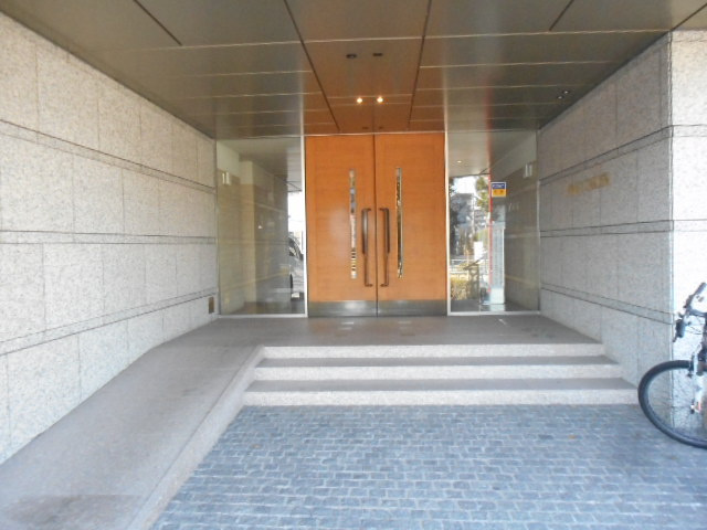 LANAI T GADENのエントランス