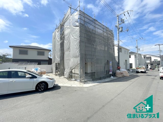 ★京田辺市薪天神堂　第9期　新築一戸建ての前面道路含む現地写真|周辺は落ち着いた街並みの住宅地！子育てがしやすい住環境です！まだ未完成ですが、現地でしかわからない事もございます。是非一度ご覧ください。
