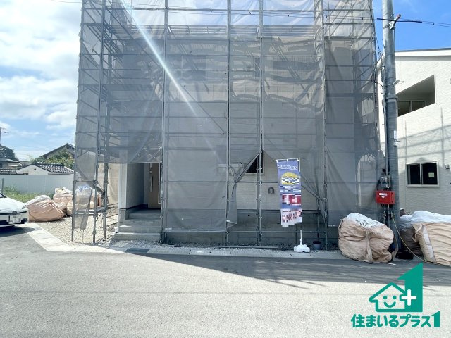 ★京田辺市薪天神堂　第9期　新築一戸建ての外観|周辺は落ち着いた街並みの住宅地！子育てがしやすい住環境です！まだ未完成ですが、現地でしかわからない事もございます。是非一度ご覧ください。