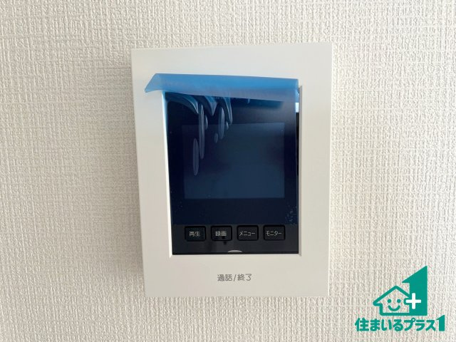 ★京田辺市薪天神堂　第9期　新築一戸建ての防犯設備|カラーモニターインターホン！声だけでなく来訪者の姿や顔がモニターで確認できるので、小さなお子様がいらっしゃるご家庭でも安心できます！