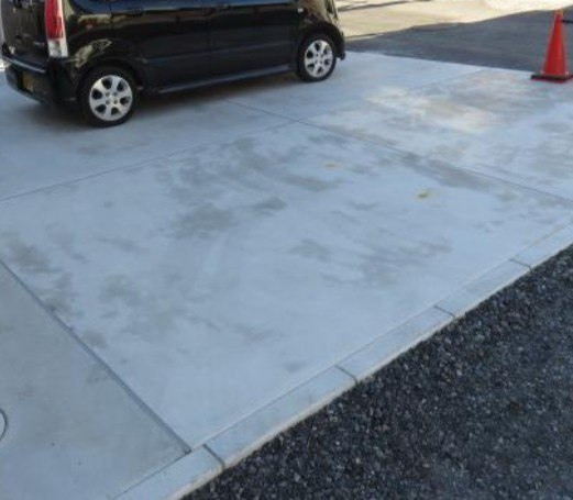 入間市鍵山１丁目のアパートの駐車場