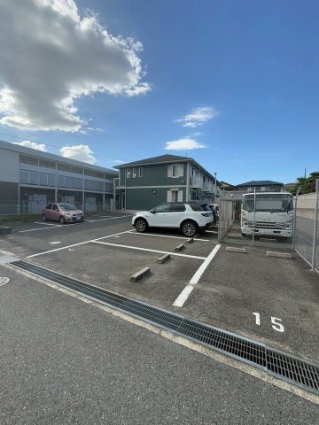 グリーンハイツ 西之町 の駐車場