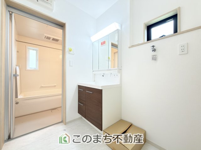 いろどりアイタウン矢板市鹿島町の洗面所|シャンプードレッサーで朝の身支度♪伸びるホースでお掃除も簡単清潔です！