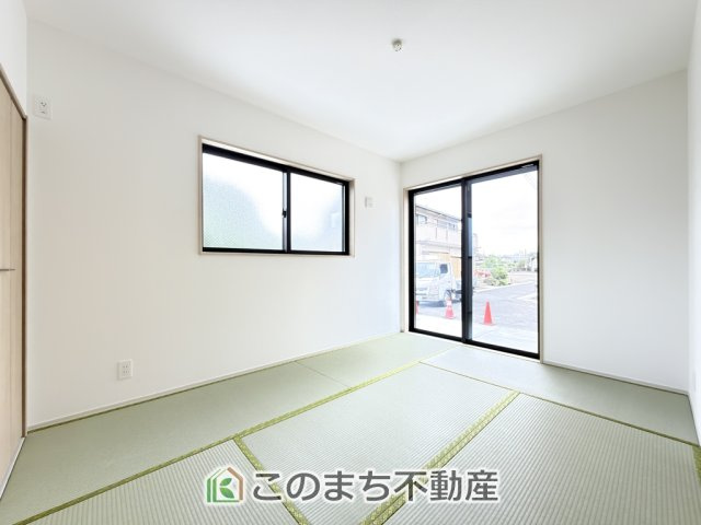 いろどりアイタウン矢板市鹿島町の和室|お子様のお昼寝にも便利な和室です。大きな窓から暖かな日差しが差し込みます♪